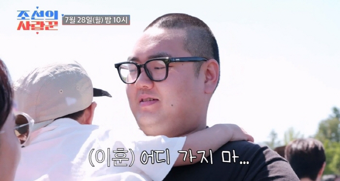 Lee Kyung-sil's grandson hugs Son Bo-seung's enlistment and doesn't go anywhere