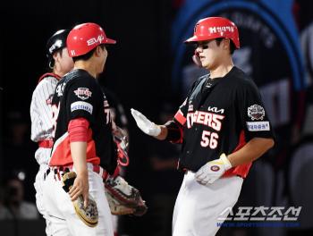 Oh Sun-woo, Kia's hit product of the year, split it in the middle of Sajik Stadium! The first double-digit home run since debut → The match is at square one 