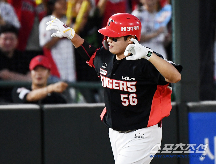 Oh Sun-woo, Kia's hit product of the year, split it in the middle of Sajik Stadium! The first double-digit home run since debut → The match is at square one 