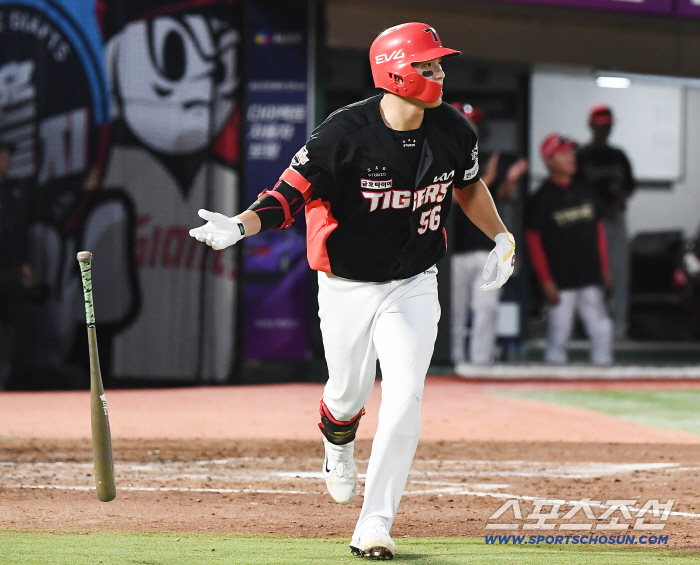 Oh Sun-woo, Kia's hit product of the year, split it in the middle of Sajik Stadium! The first double-digit home run since debut → The match is at square one 