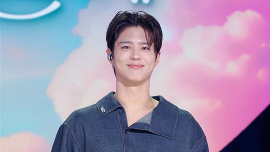 Park Bo-gum Collaborates with 10CM and Baby DONT Cry on 'The Seasons'