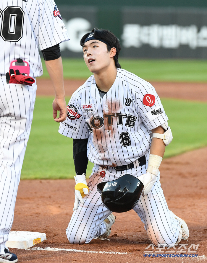  HAN TAE YANG is out as a runner