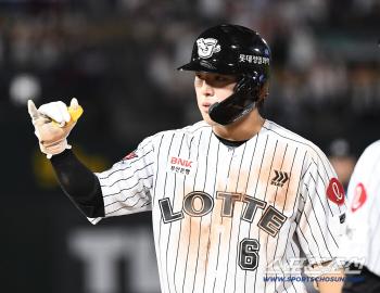  HAN TAE YANG's two-run timely hit in the seventh inning