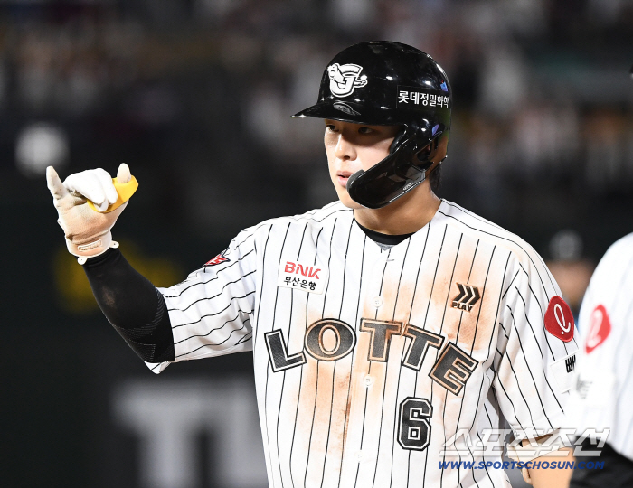  HAN TAE YANG's two-run timely hit in the seventh inning