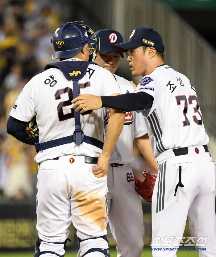  I believe in acting manager Cho Sung-hwan, who visited the mound in the 9th inning, Kim Taek-yeon