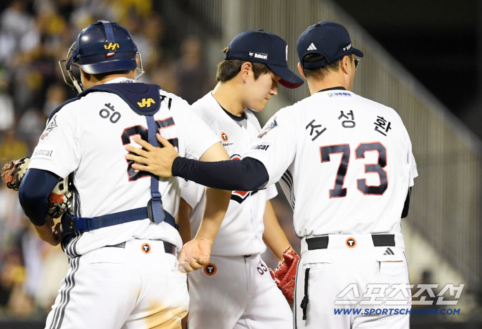  I trust Cho Sung-hwan, who visited the mound in the 9th inning