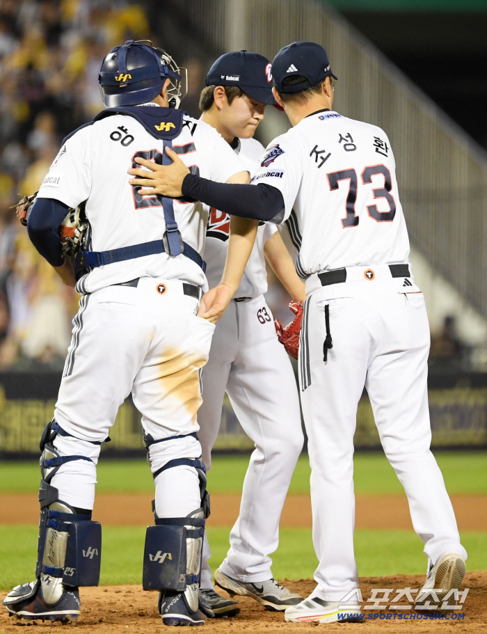  I trust Cho Sung-hwan's acting Taek-yeon, who visited the mound in the 9th inning