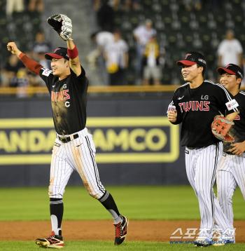  LG Park Hae-min and Moon Sung-joo come from behind to win