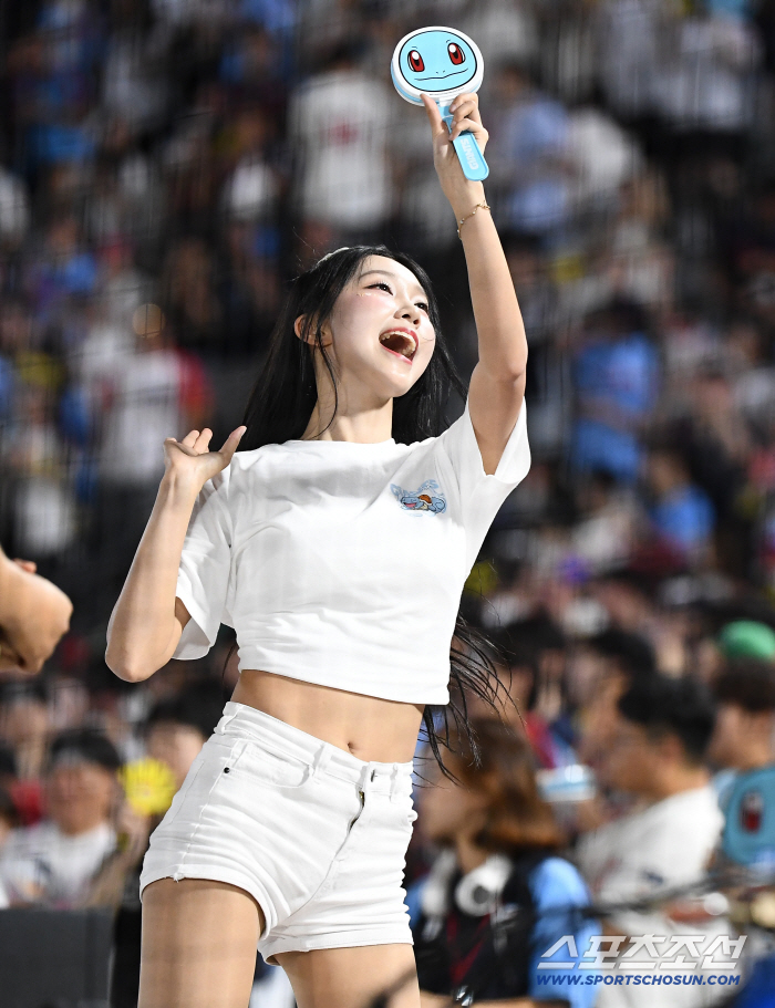  Lotte cheerleader, exciting wind