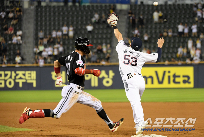  Park Hae Min, Yang Seok Hwan, first base bad ball
