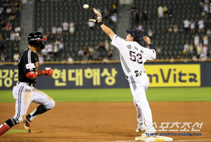  Park Hae Min, Yang Seok Hwan, first base bad ball