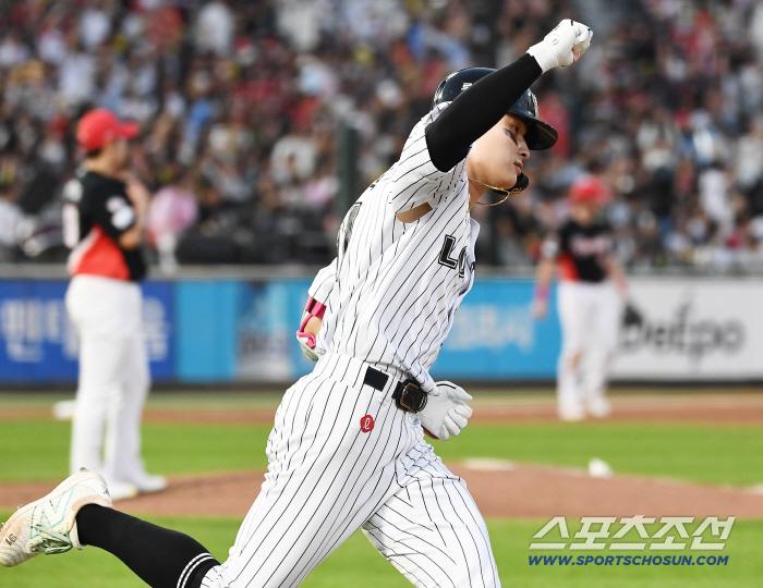  Yun Donghee made a come-from-behind two-run shot