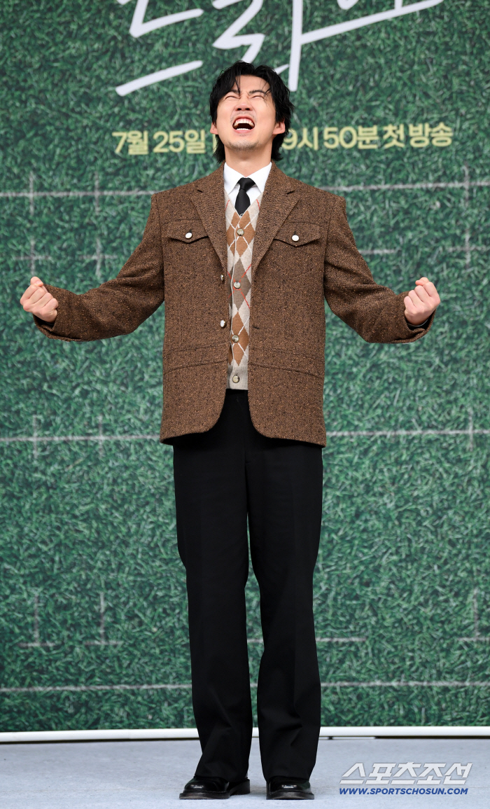  YUN KYESANG roars
