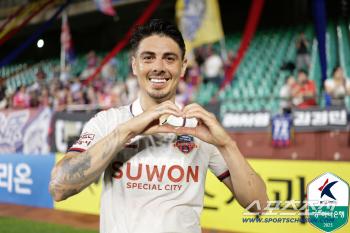 Suwon FC Willian K League 1 23rd round MVP Best 114 players from the multi-goal X-Ace revival against Pohang will also join the Suepvest team!