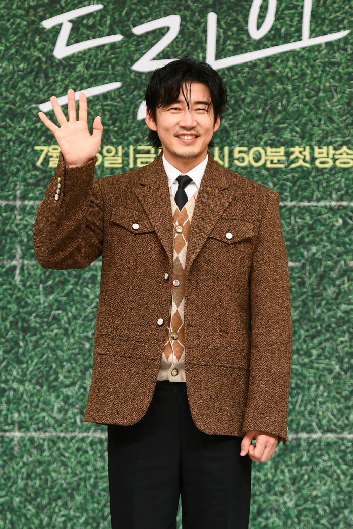 Yoon Kye-sang said, 'When I was filming a variety show, I melted it all into 'Tri'...Bring me out of the fun'