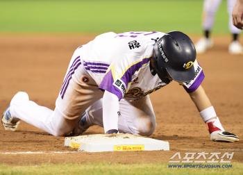 Does this make sense? He managed to steal second base through 13 checks and infinite checks, but fans watching this 