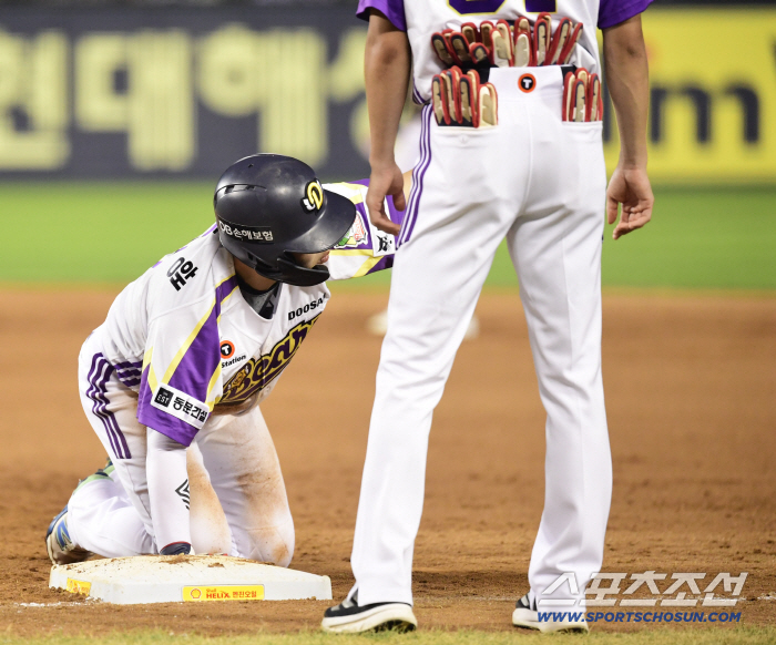 Does this make sense? He managed to steal second base through 13 checks and infinite checks, but fans watching this