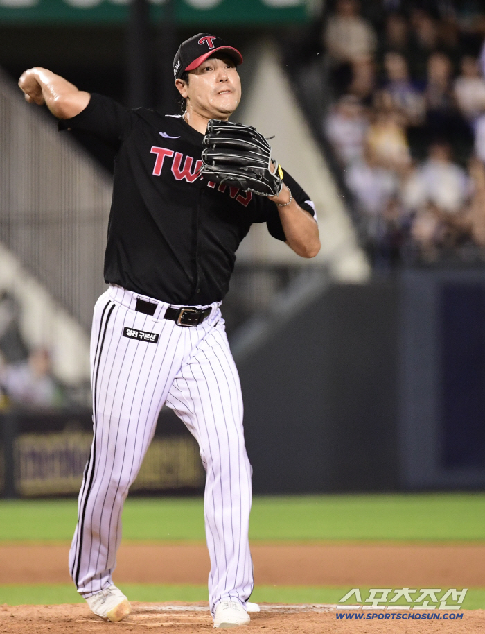 Does this make sense? He managed to steal second base through 13 checks and infinite checks, but fans watching this