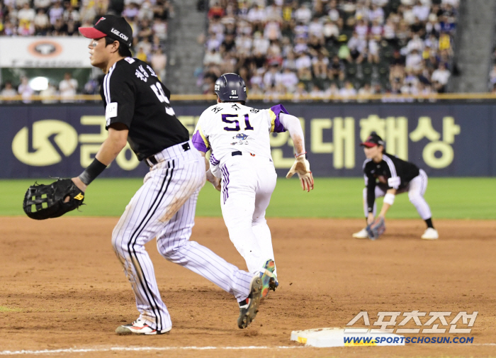 Does this make sense? He managed to steal second base through 13 checks and infinite checks, but fans watching this