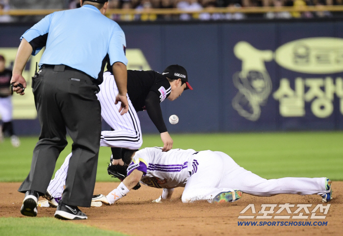 Does this make sense? He managed to steal second base through 13 checks and infinite checks, but fans watching this
