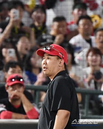 The flower director failed to reverse the storm protest...Yoon Go-hwang-son 8 hits  6 RBIs joint → KIA's 5th consecutive loss...Lotte won four times in a row 