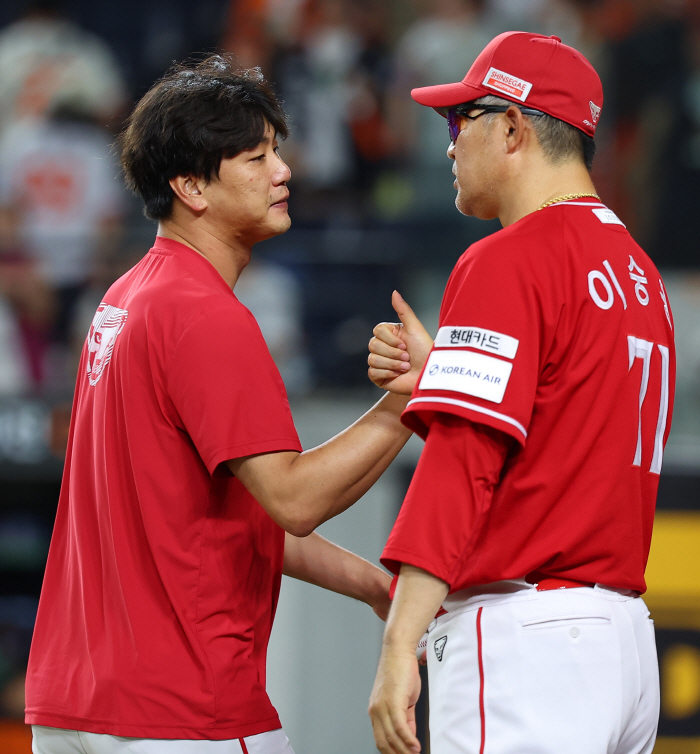 HYUNJIN is my great pitcher. I want to play again the truth after the match of the century