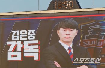 I'm really proud of our players who overcame the crisis of losing the coach Kim Eun-seop's line for the first three consecutive Sharp Bowls 