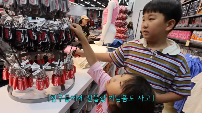 Jang Yoon-jung's child who left for the U.S. is 300,000 won flex for goods shopping alone..You're excited without your mom