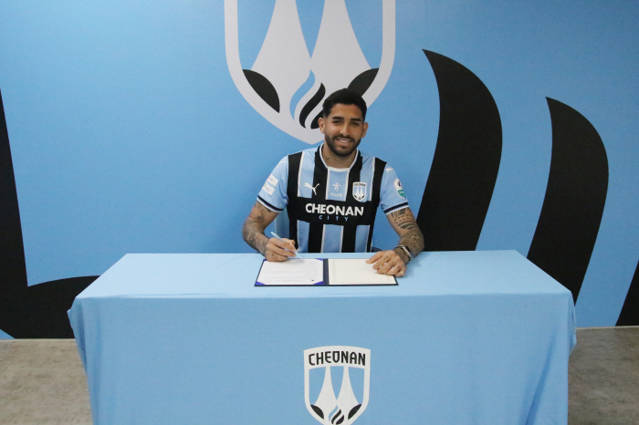 K League 2 Cheonan City FC Recruited Bruno, a 1-meter-90-tall striker from Gimpo...South Gyeongsang Province and last place