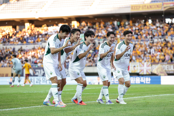  Thiago Theater Goal Really Amazing Jeonbuk Overpower Gwangju 21 → 20G Unbeaten...Kim Jin-kyu scored 2G consecutive goals, Ha Seung-woon's wonder goal Gwangju canceled another goal  bad luck with the goal
