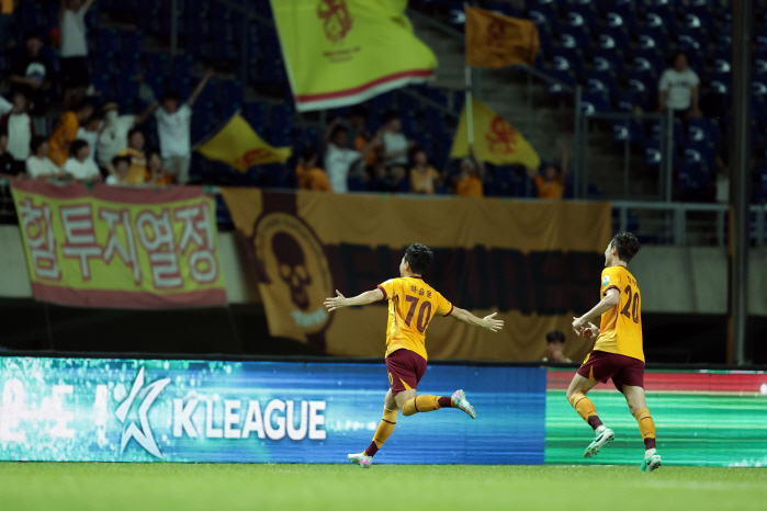  Thiago Theater Goal Really Amazing Jeonbuk Overpower Gwangju 21 → 20G Unbeaten...Kim Jin-kyu scored 2G consecutive goals, Ha Seung-woon's wonder goal Gwangju canceled another goal  bad luck with the goal