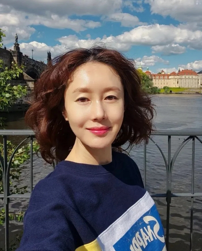 Kim Ji-soo left and confessed while living in Europe, and I suddenly miss the hard filming scene