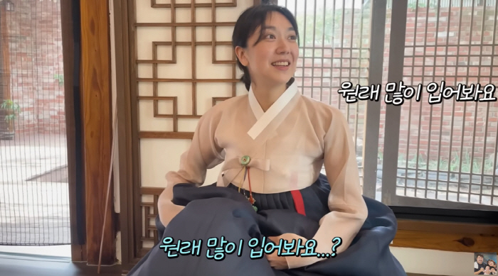 Lee Eun-hyung's first birthday hanbok fitting..♥ Kang Jaejun is all pretty, so please finish it