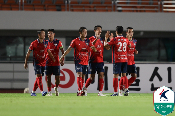 Park Sang-hyuk → Kim Yi-seok → Kim Gang-san, managing director of Gimcheon, caught Jeju SK 31 and jumped to second place