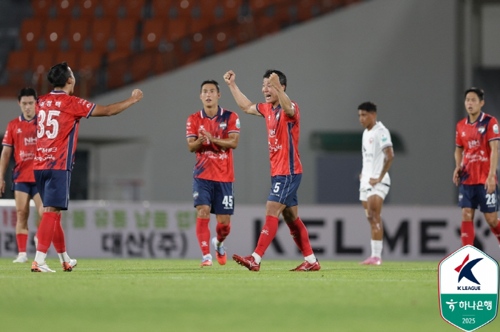 Park Sang-hyuk → Kim Yi-seok → Kim Gang-san, managing director of Gimcheon, caught Jeju SK 31 and jumped to second place