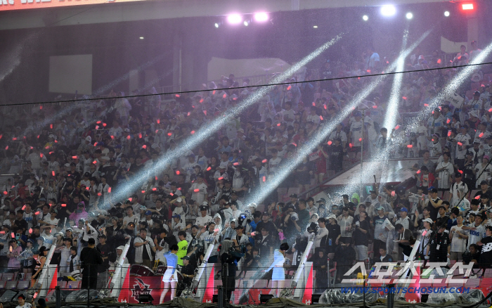  10,000 spectators despite the KT Wiz Water Festival heat wave warning