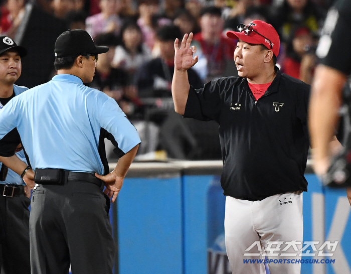  Director Lee Beom-ho who protests violently