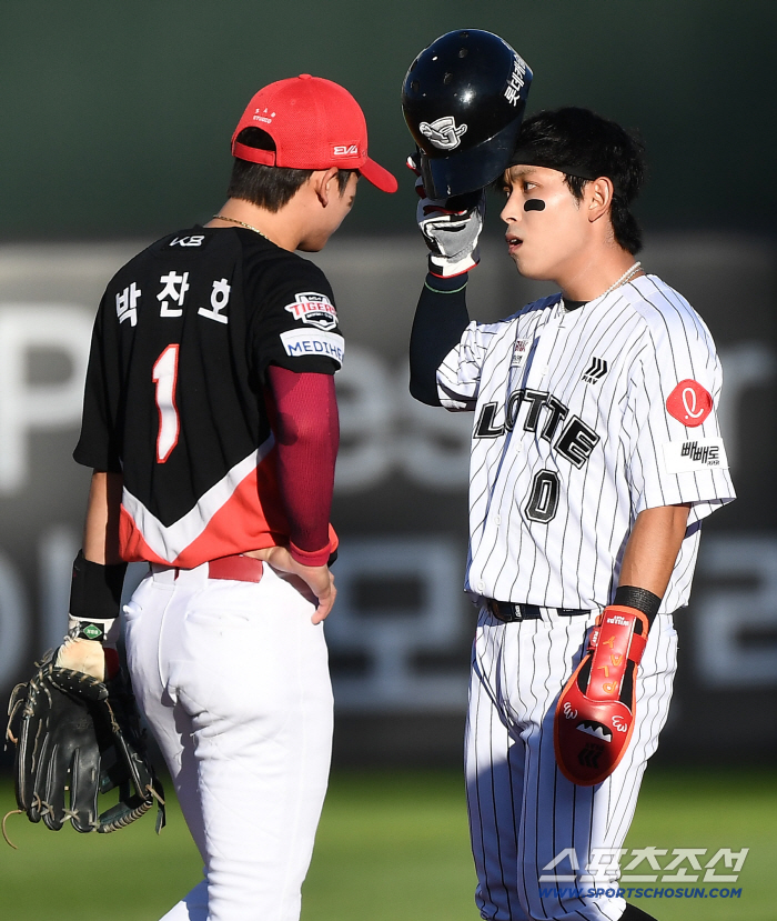  Hwang Sungbin, Park Chanho, it's awkward to say hello