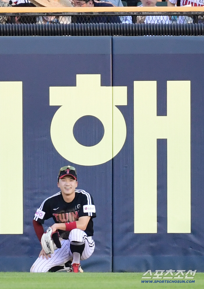 I didn't catch Park Hae Min, but I'm smiling