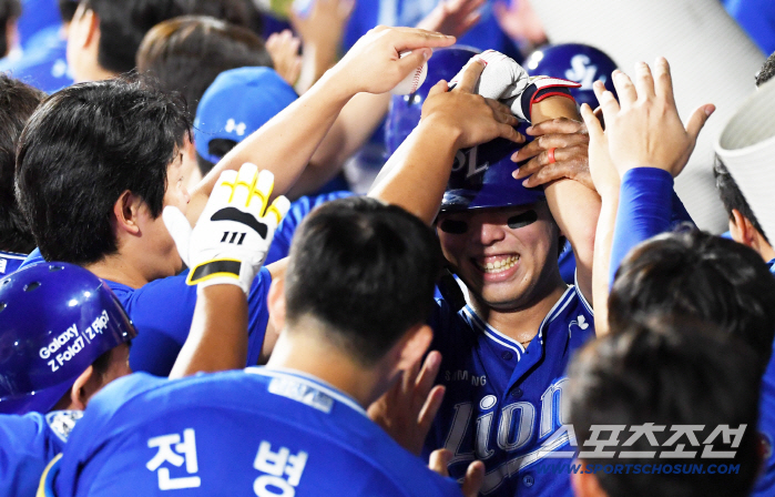  Kim Youngwoong, cheer