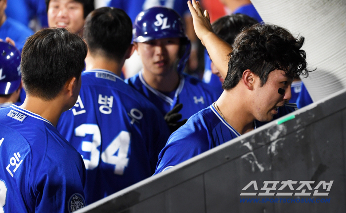  Kim Youngwoong's three-run shot in the 9th inning
