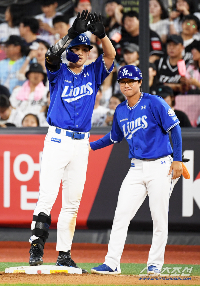  Koo Jawook is excited