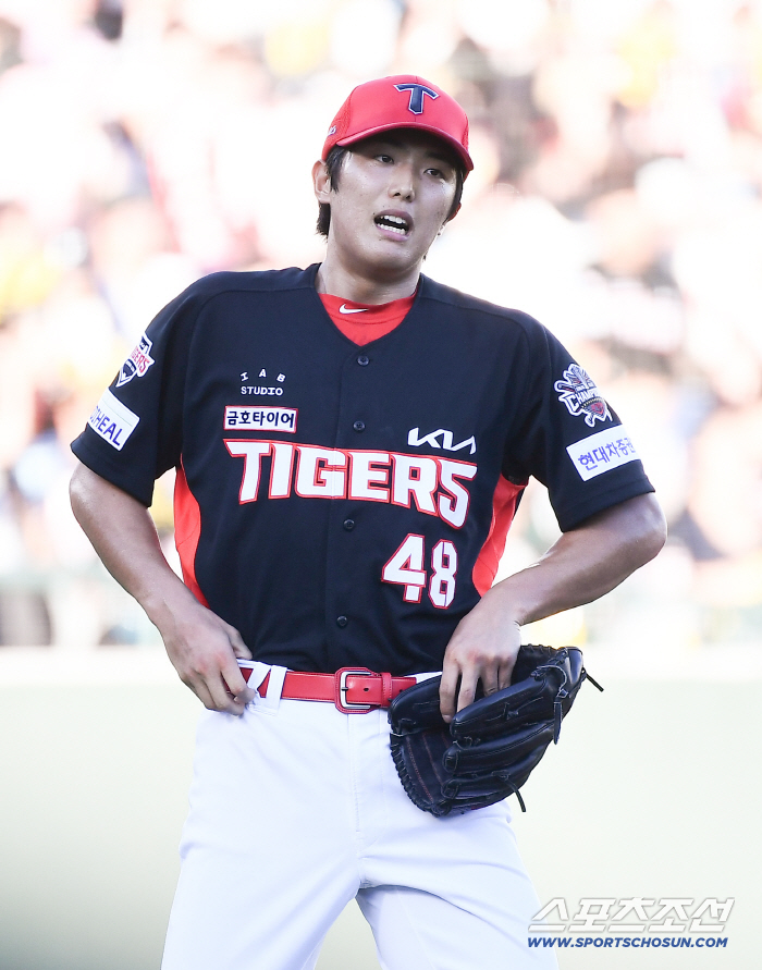  Lee Eui-ri is disappointed with his walk