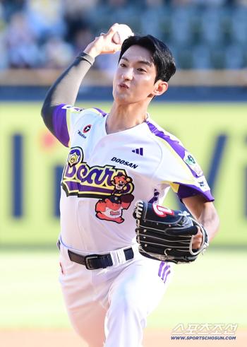  Like DK of SEVENTEEN, throw the first pitch