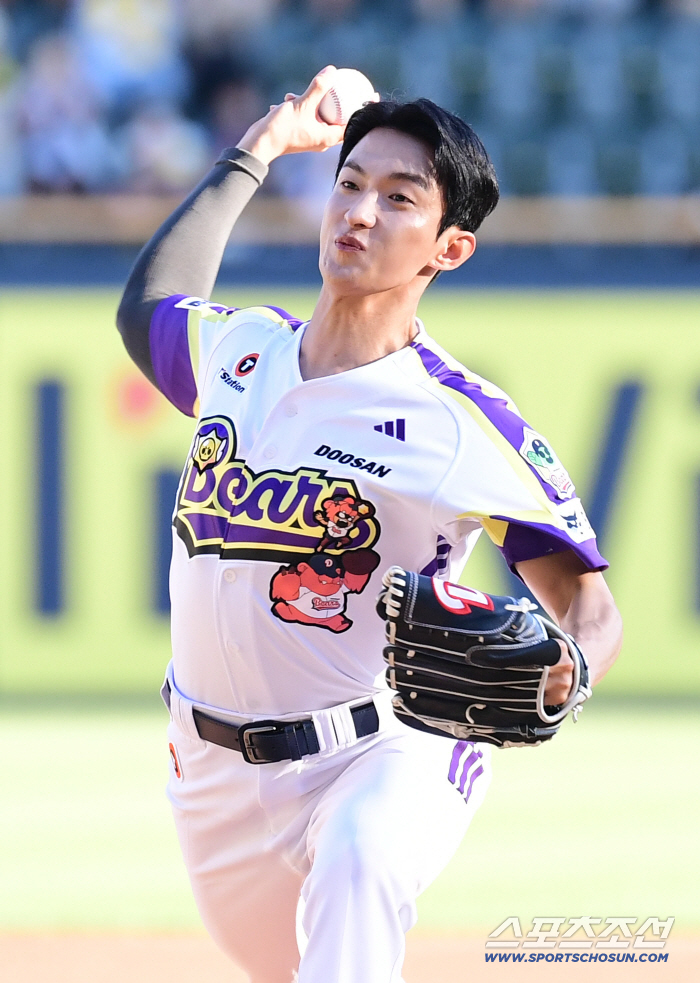  Like DK of SEVENTEEN, throw the first pitch
