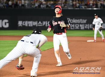  Park Chan-ho is out by Hwang Sung-bin's throw