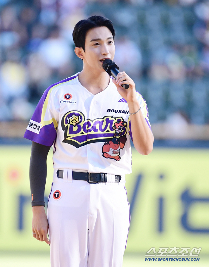  SEVENTEEN DK is here to throw the first pitch in 2 years