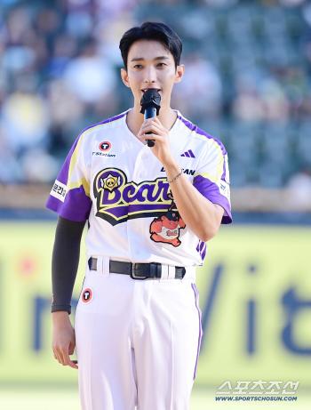  SEVENTEEN DK's glorious second pitch at Jamsil Stadium