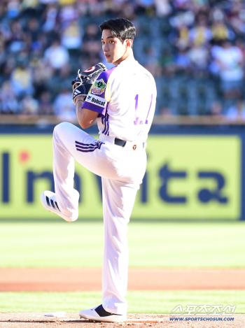 SEVENTEEN’s DK Throws First Pitch at Doosan vs. LG Game