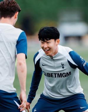 Son Heung-min started Tottenham in two games a day despite LA FC transfer negotiations, and coach Frank led all of them...Full operation of the first team players